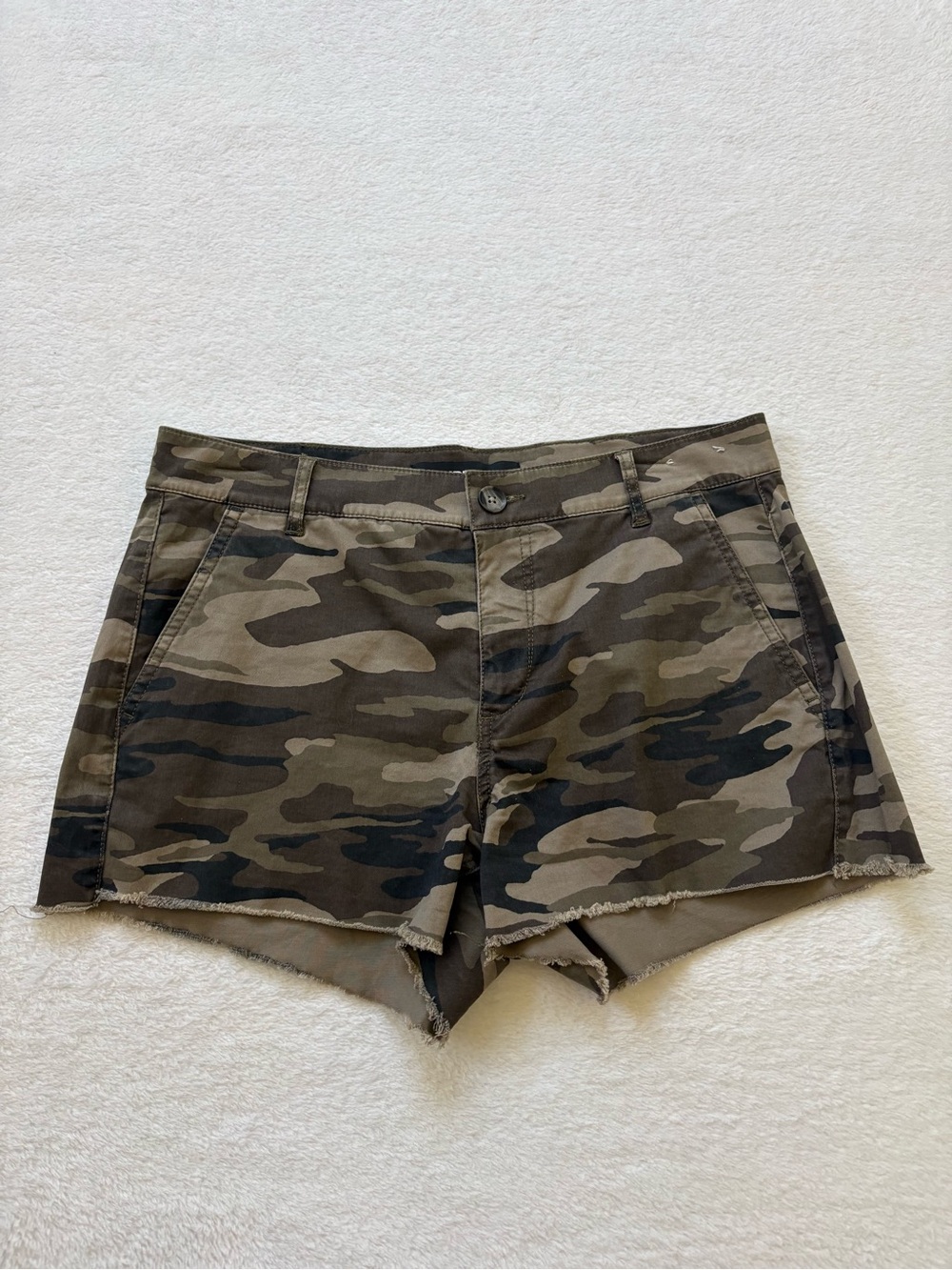 Express Camo High-Waist Women's Shorts in Olive and Brown